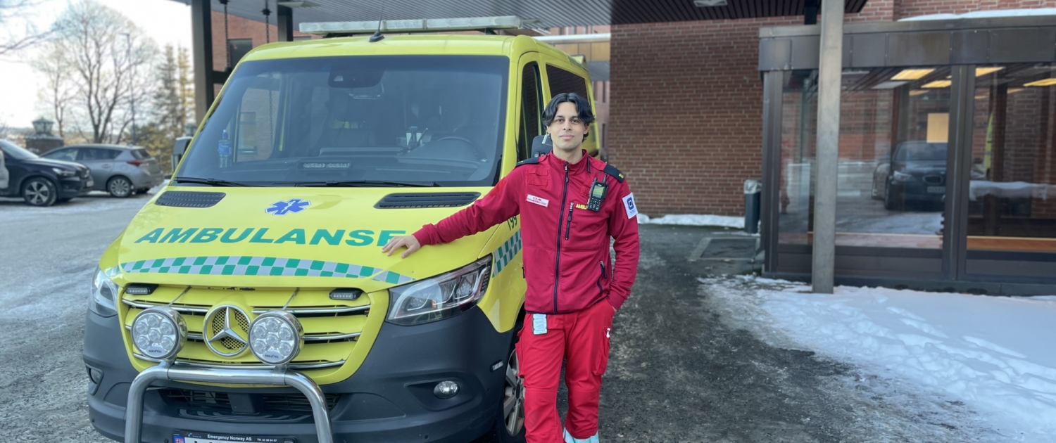 Emil Moorgas på jobb i ambulansetenesta.